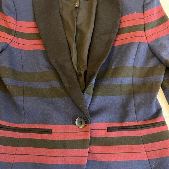 BCBGMAXAZRIA Women’s Cropped Blazer, Low Front, High Back, Size Small. - Picture 2 of 6